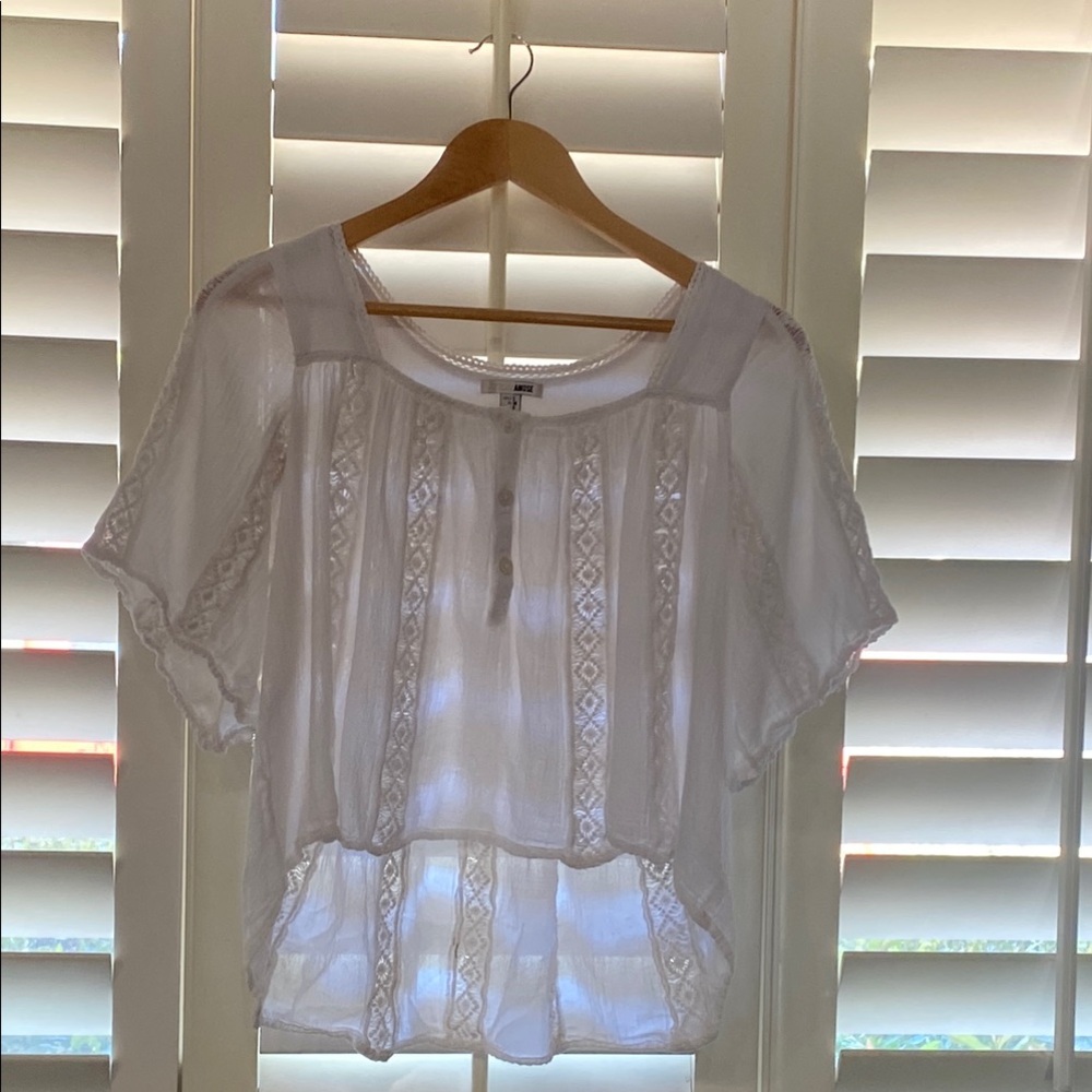 SOCIETY AMUSE White Lace Embroidered short sleeve blouse. Size S.